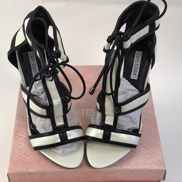 MAURA WHOSE BLOCK HEELS-RUNS SLIGHTLY LARGE - Picture 2 of 8